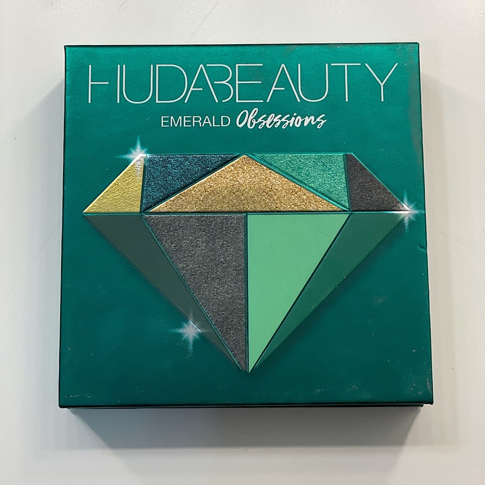 Huda Beauty Emerald Obsession Eyeshadow Pallet